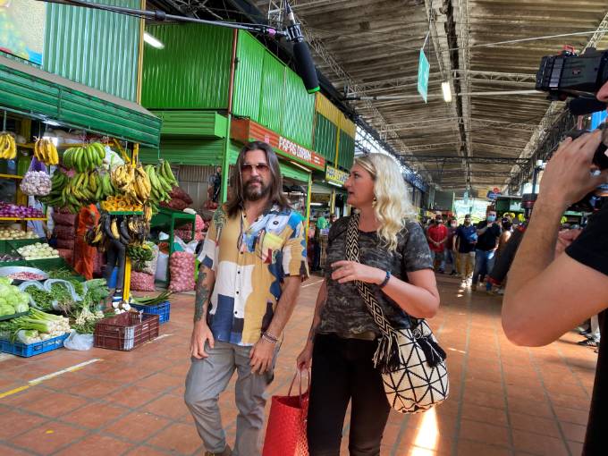 Discovery con la chef Carmen y Juanes en La Plaza MInorista.