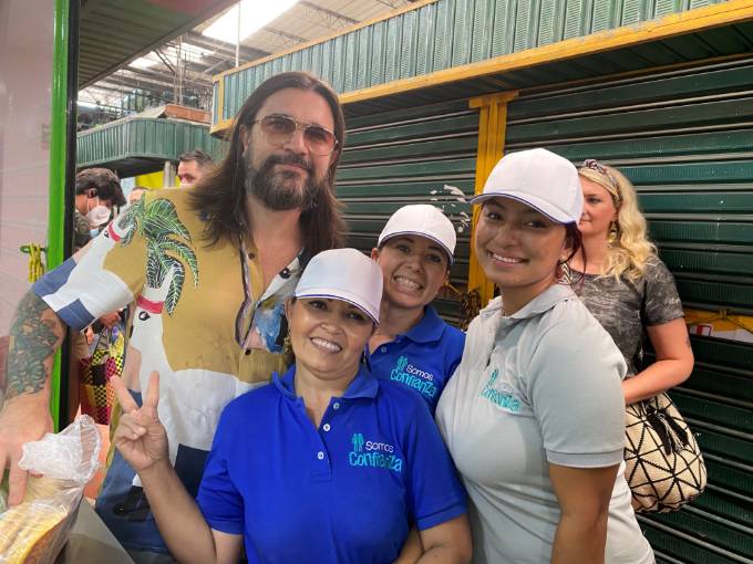 Discovery con la chef Carmen y Juanes en La Plaza MInorista.