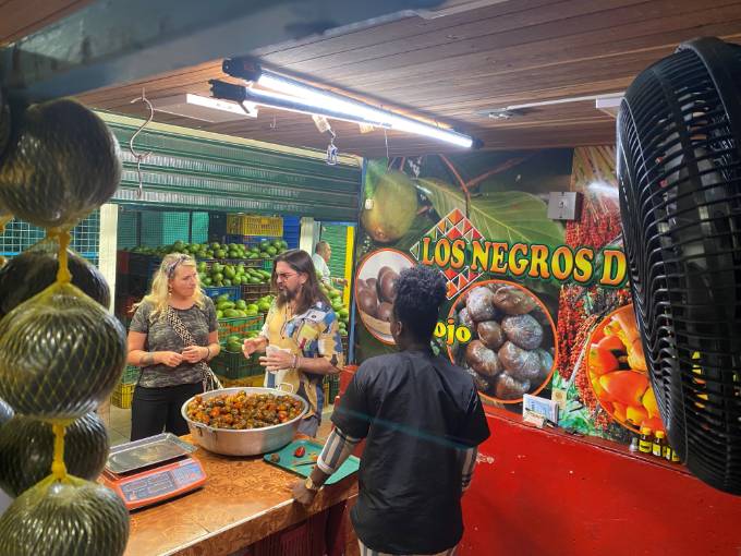 Discovery con la chef Carmen y Juanes en La Plaza MInorista.