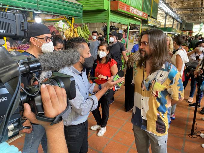 Discovery con la chef Carmen y Juanes en La Plaza MInorista.