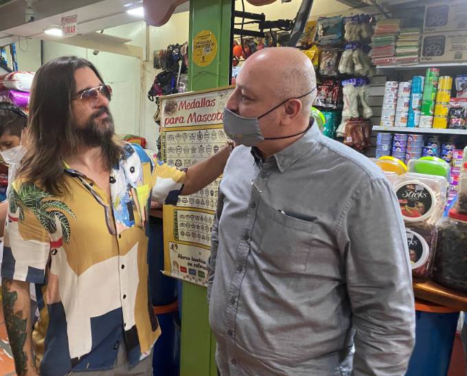 Discovery con la chef Carmen y Juanes en La Plaza MInorista.