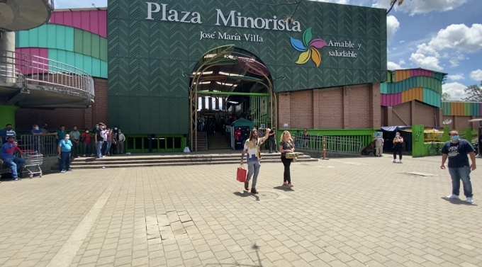 Discovery con la chef Carmen y Juanes en La Plaza MInorista.